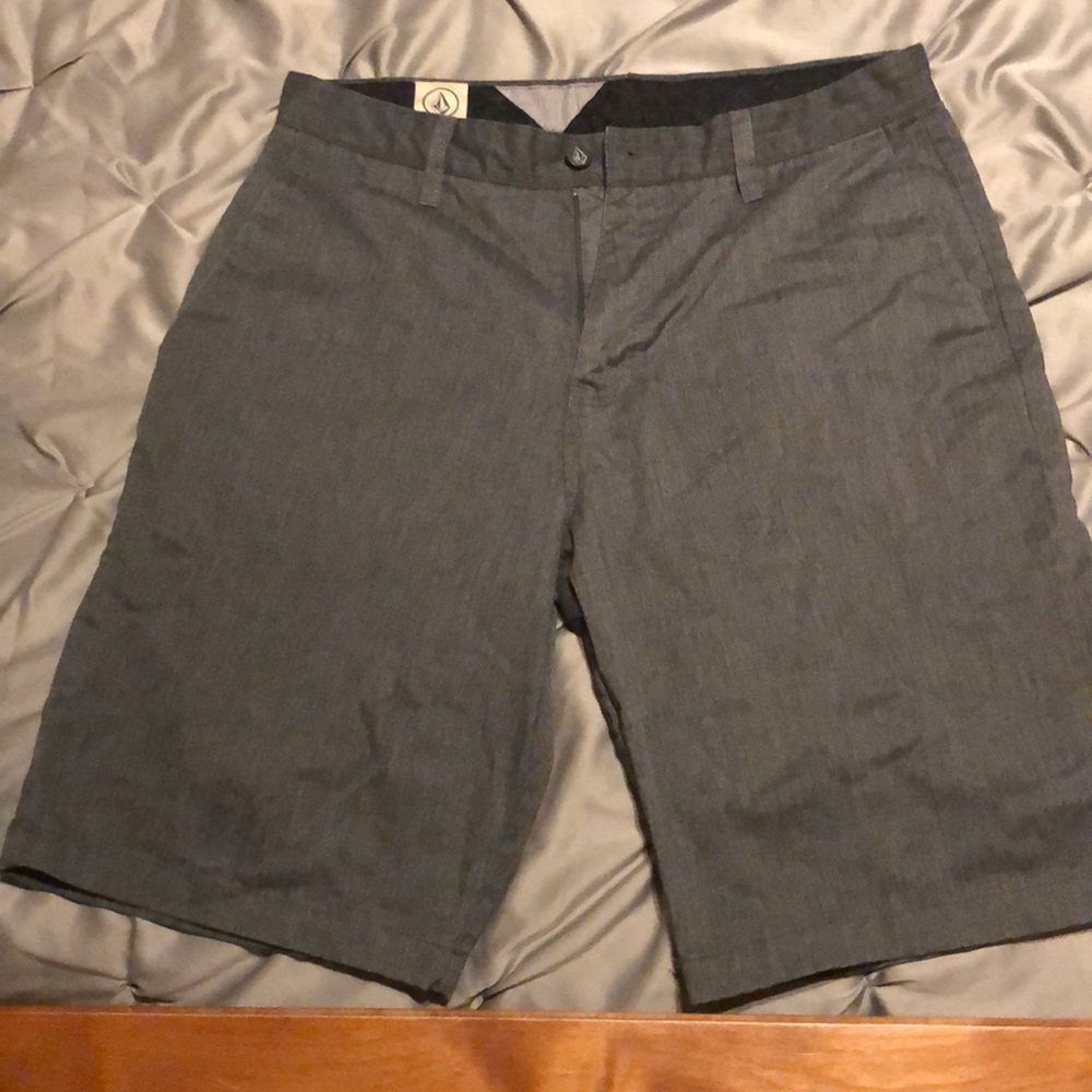 Men’s Gray Volcom shorts
